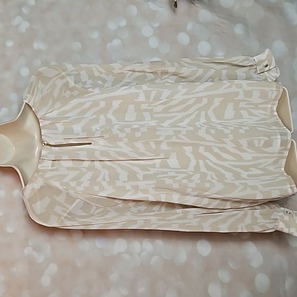 Calvin Klein | Beige and White Flowy Blouse - Picture 3 of 10